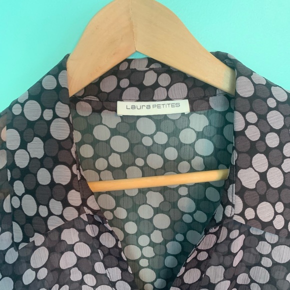 Women’s Top - Button-Down Shirt - Picture 4 of 9